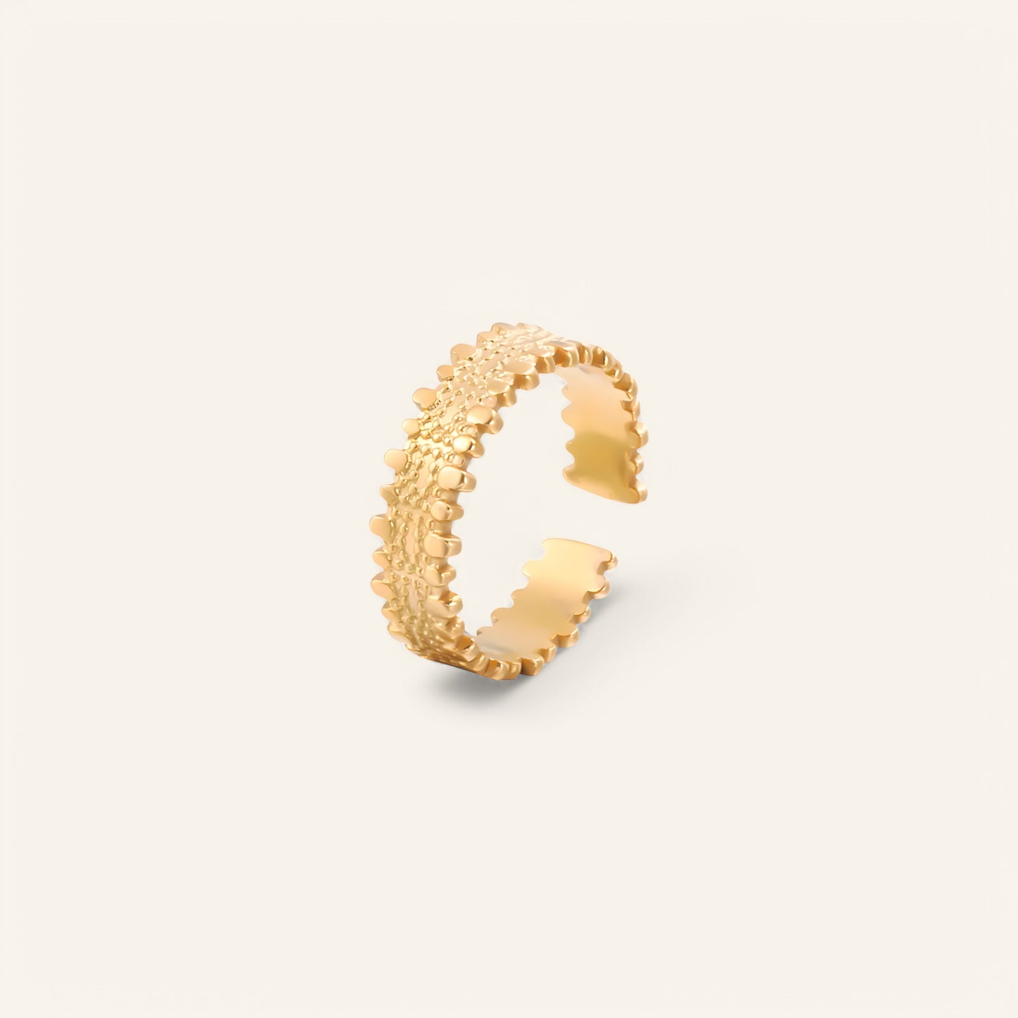 Vattentålig ring i guld för dam – tålig och tidlös design.
