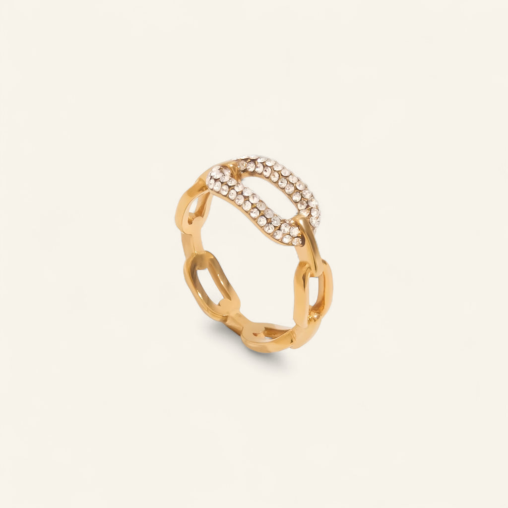 Länkformad ring med kristaller