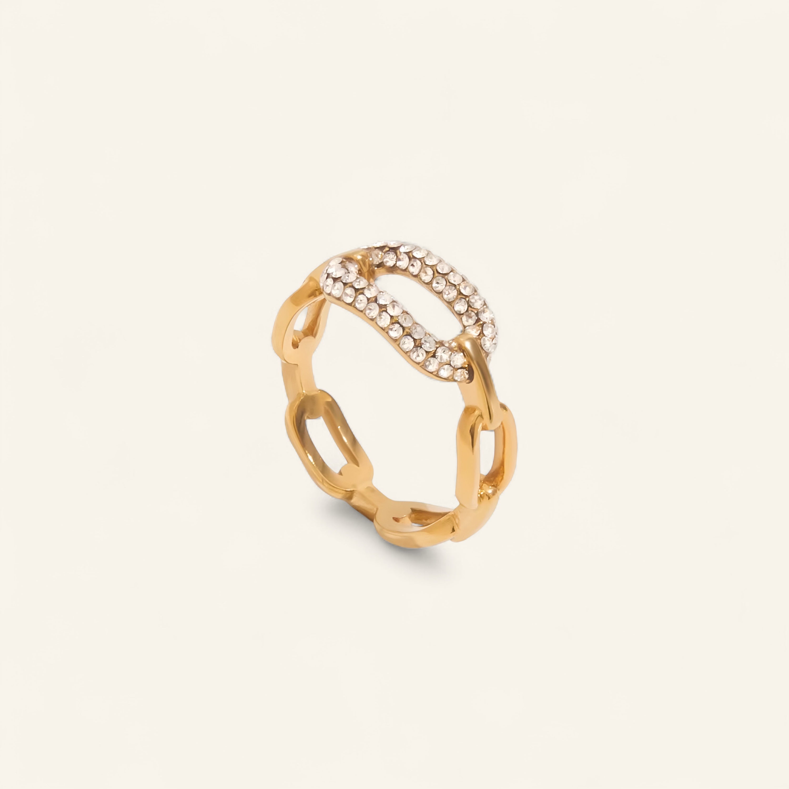 Länkformad ring med kristaller