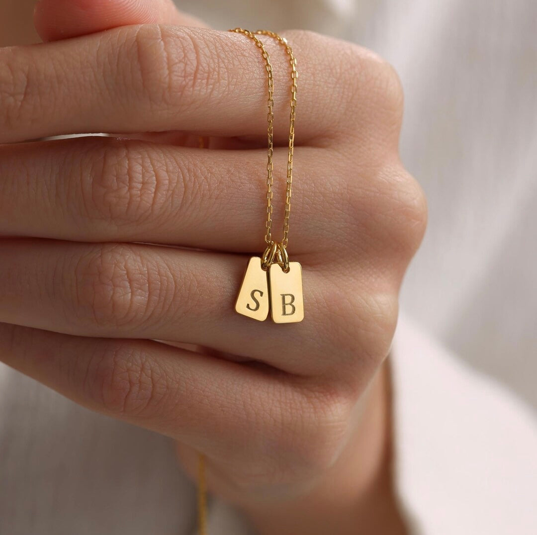 Bokstavshalsband med bokstavshänge & ankarkedja