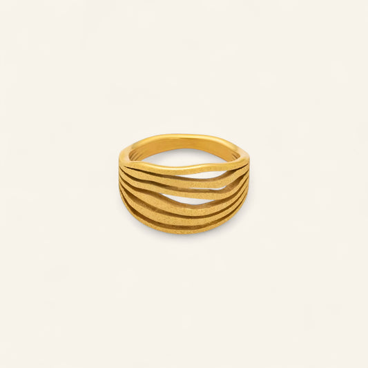 Vågformad ring med textur