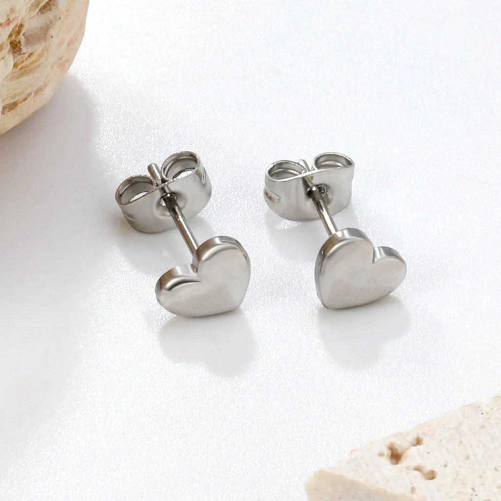 Petite Love - Hjärtformade örhängen guldpläterad