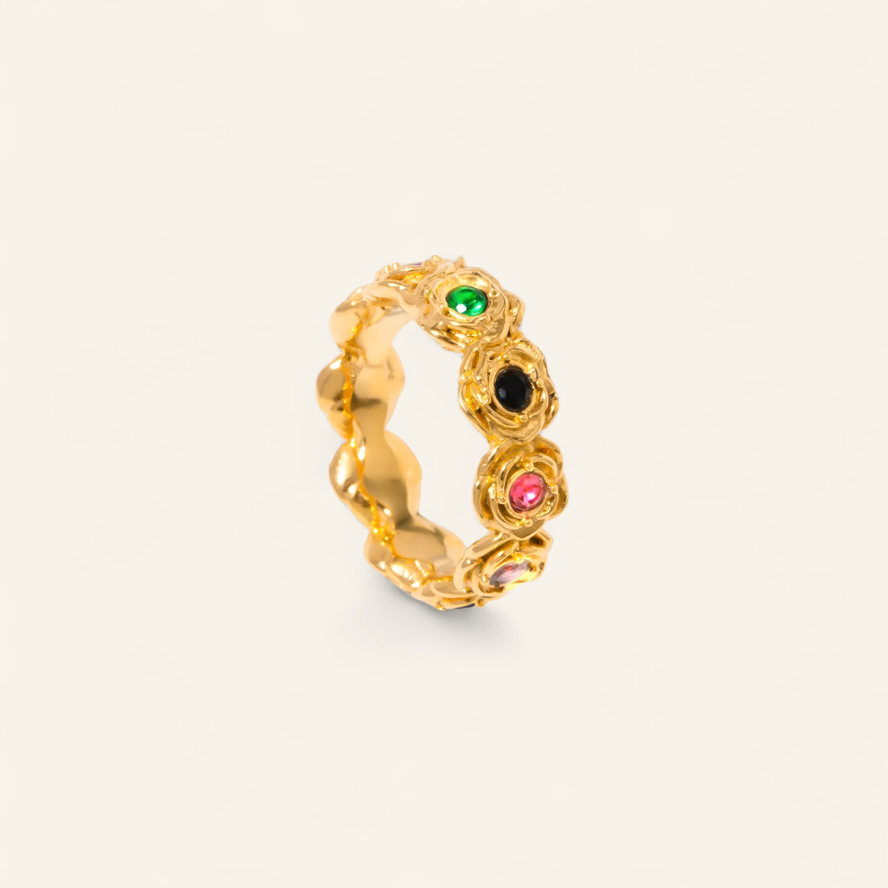 Ring med färgade kristallstenar