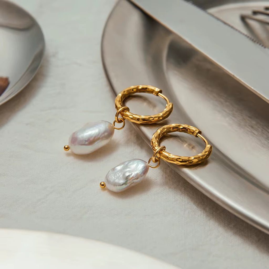Örhängen - Hoops med barockpärlor