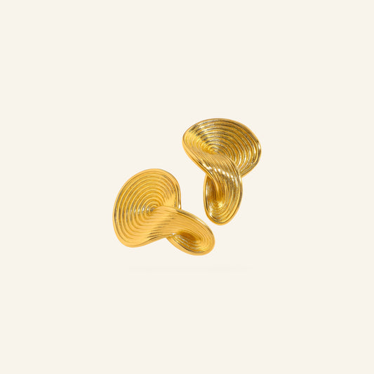 Skulpturala räfflade studs