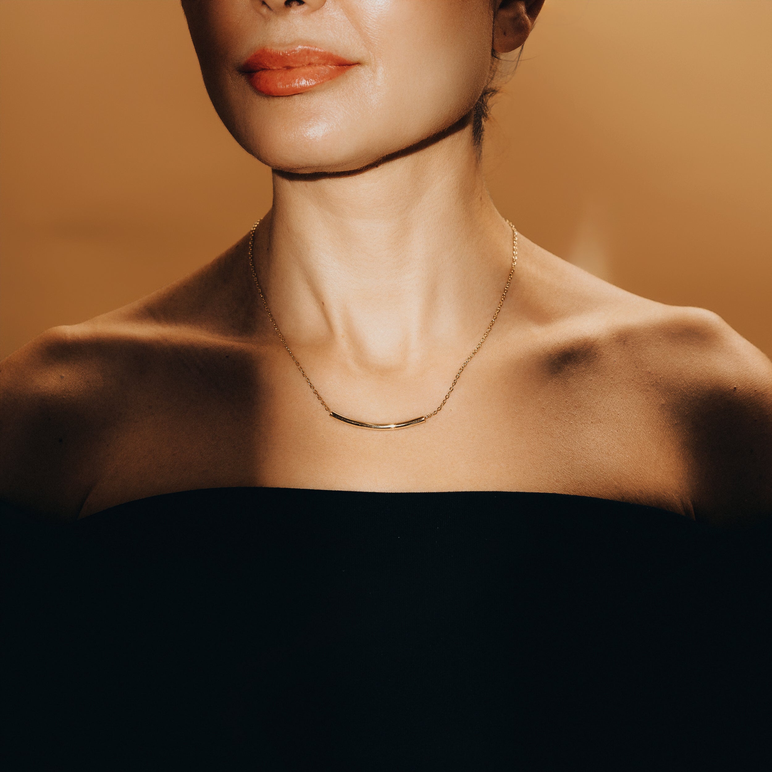 Halsband - Curved Bar