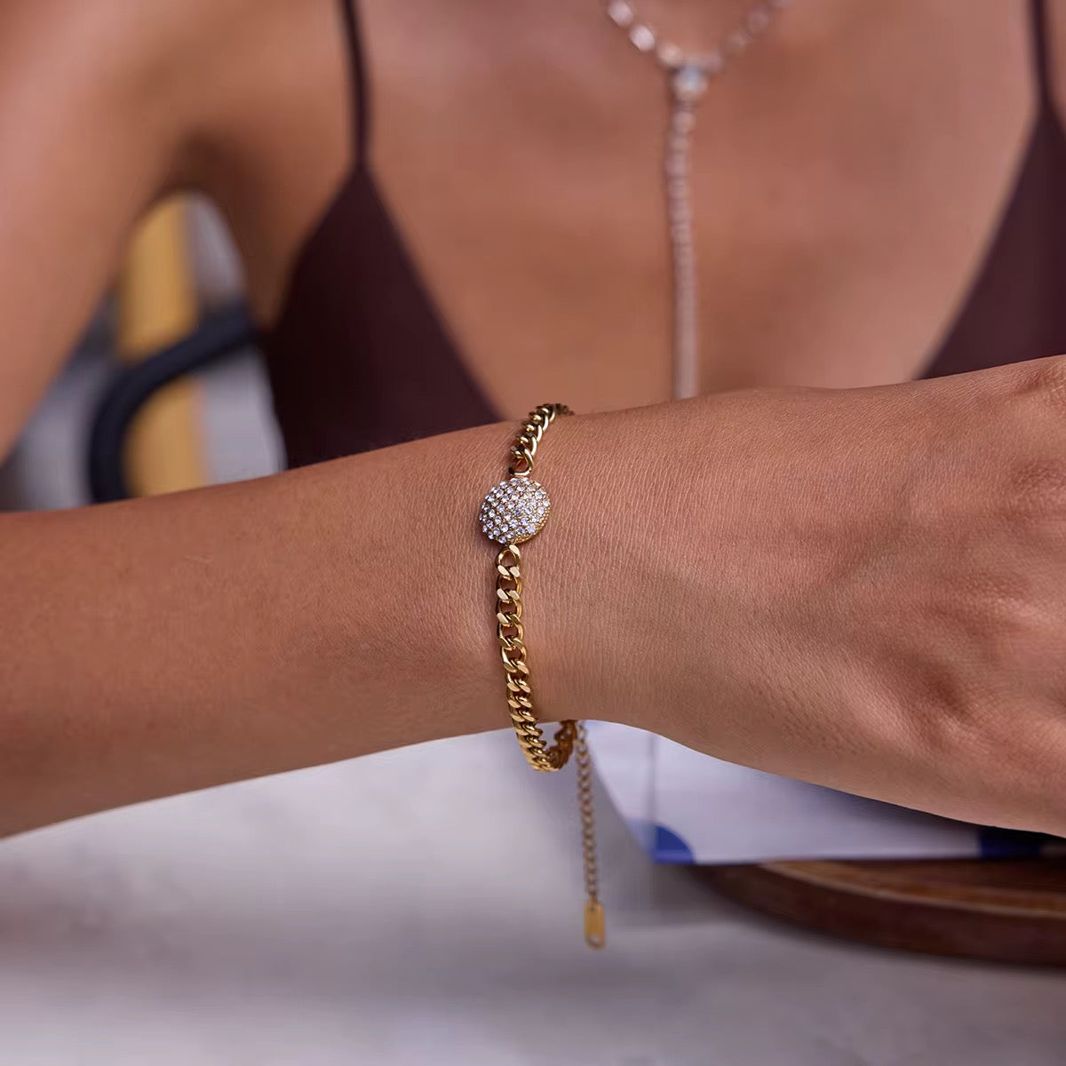 Länkformat armband med pavécirkel