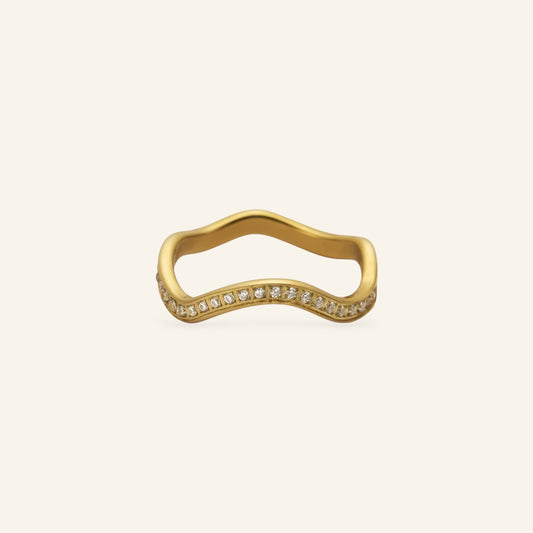 Minimalistisk vågring med kubiska zirkoner