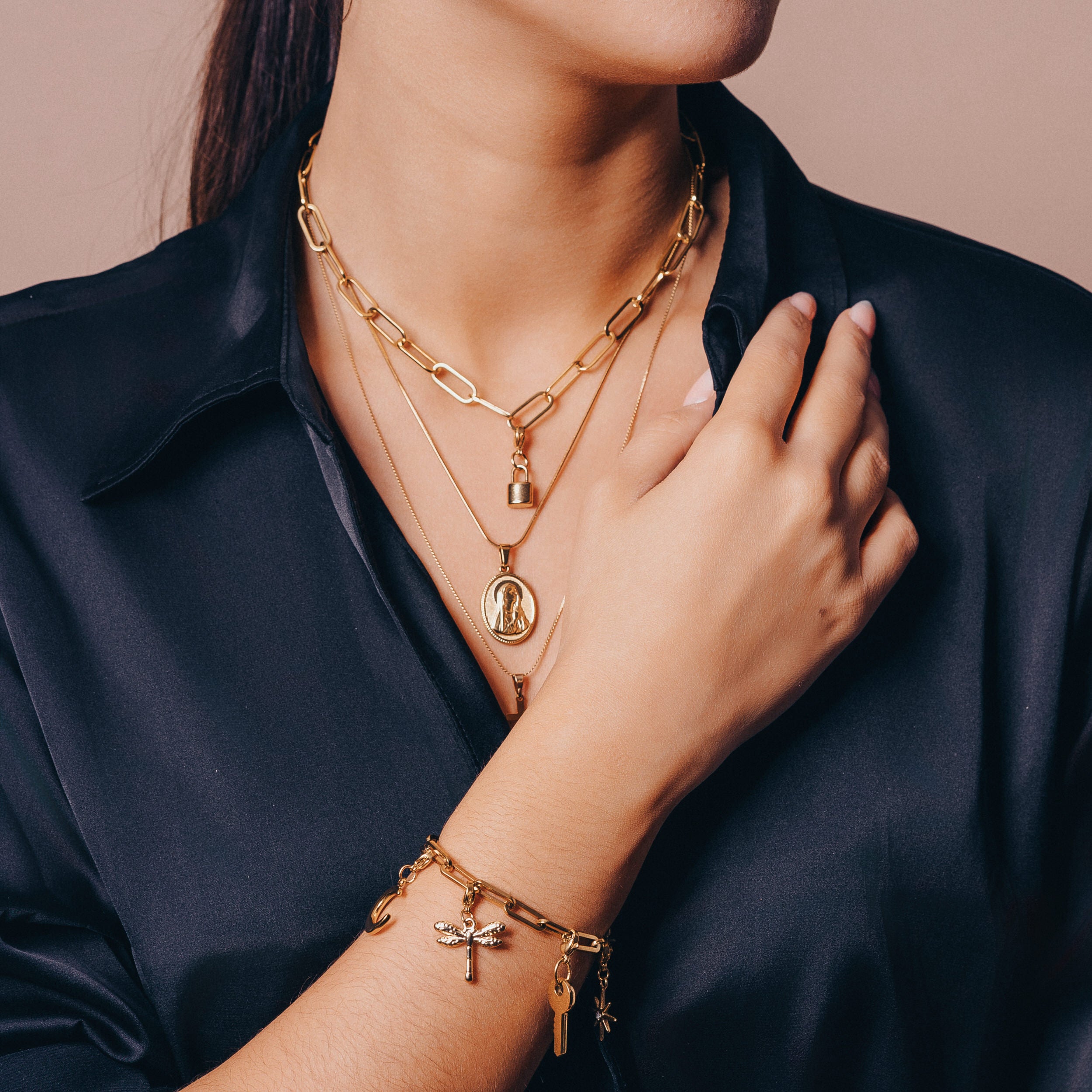 halsband för berlock bärs som halsband – vattentåligt smycke i guldpläterat stål