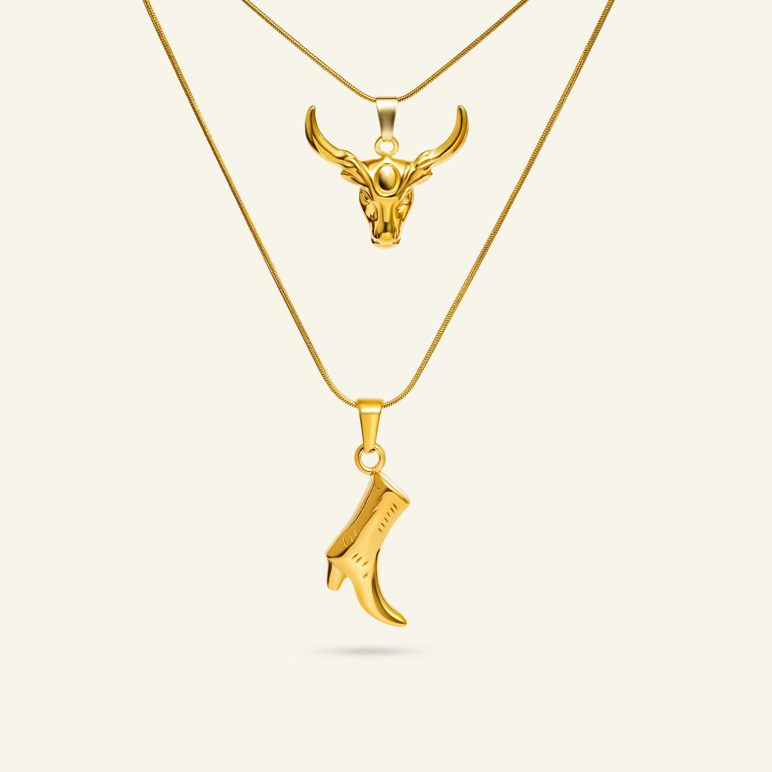 Halsband med berlocker oxe och cowboy boots