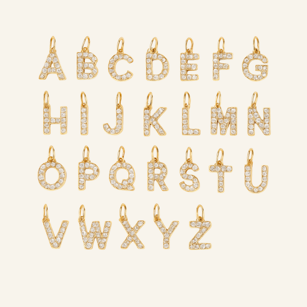 Bokstavshalsband med bokstavshänge med kristaller & ankarkedja