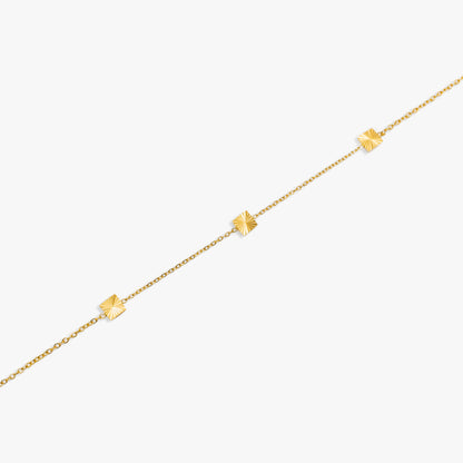 Armband med kubdetaljer