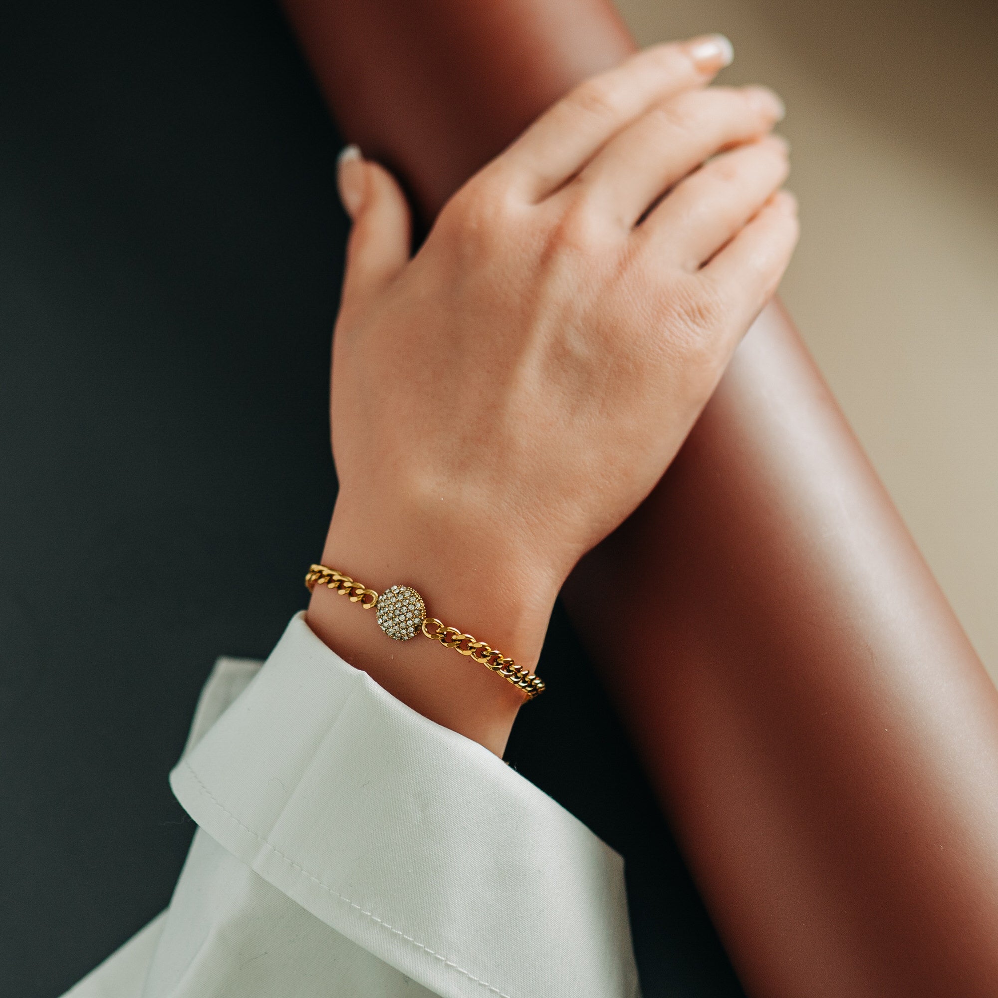 Länkformat armband med pavécirkel