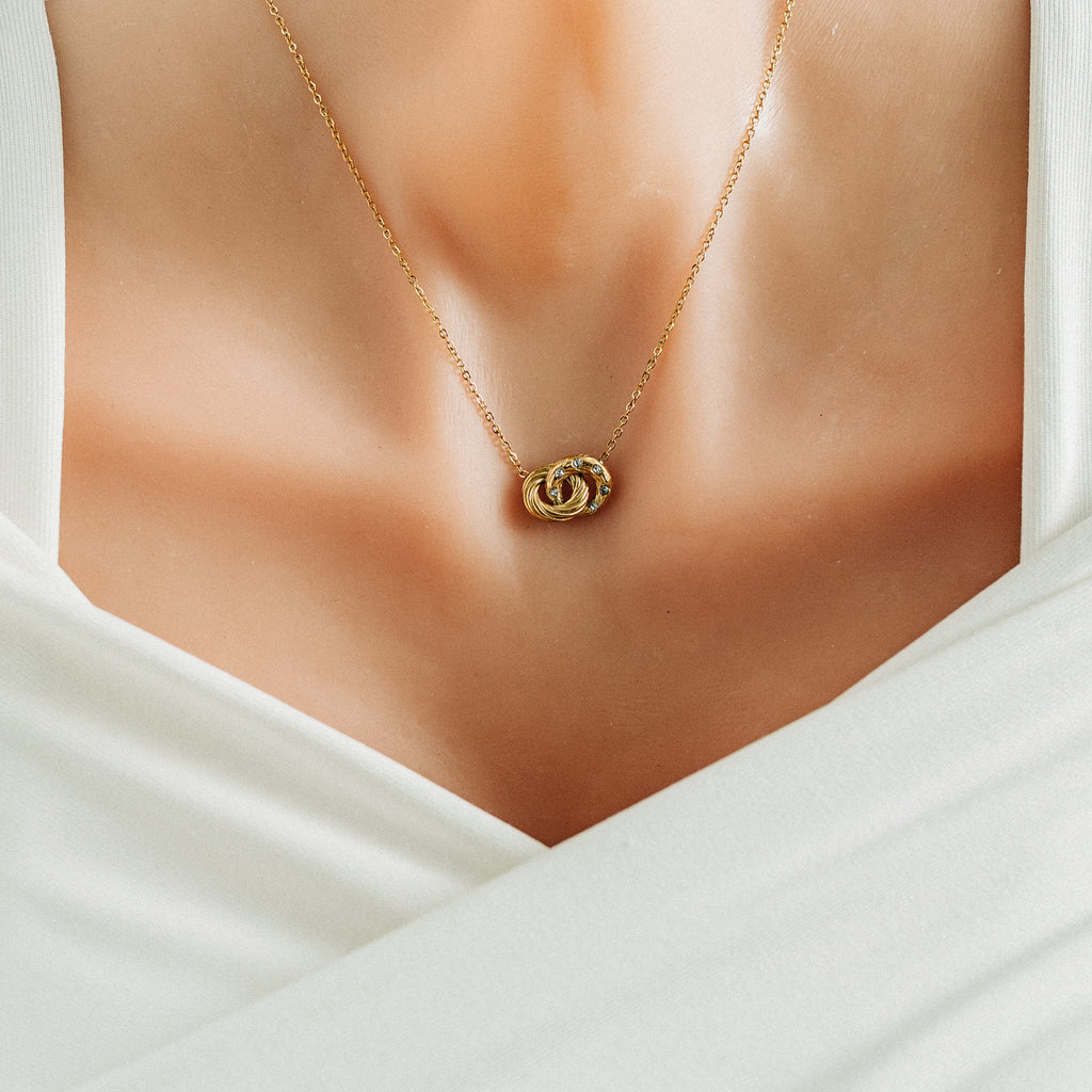 Ringhalsband med zirkonstenar