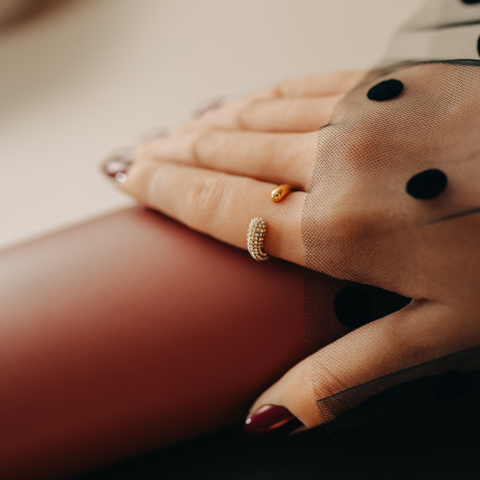 Ring med pavékristaller