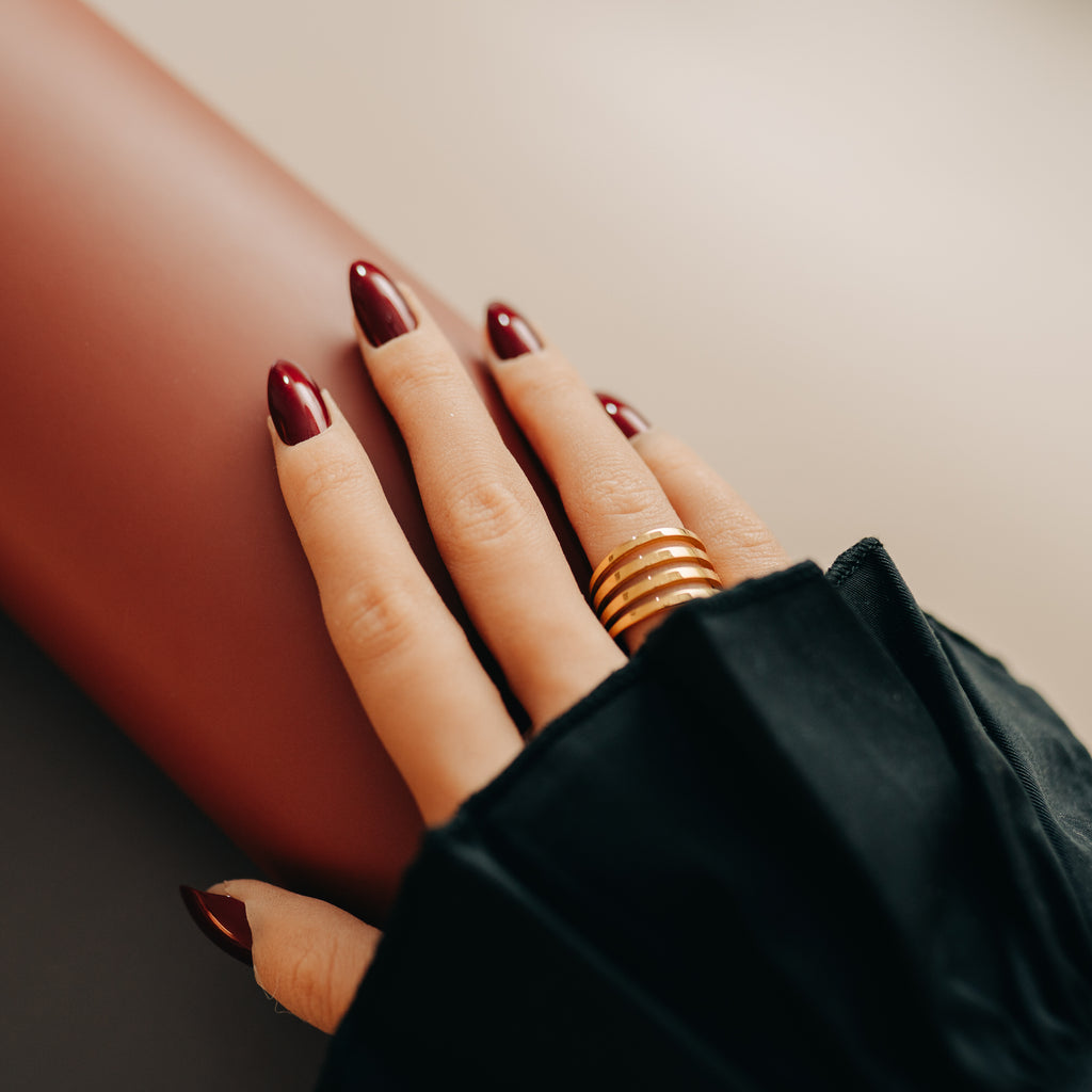 Ribbad guldpläterad ring