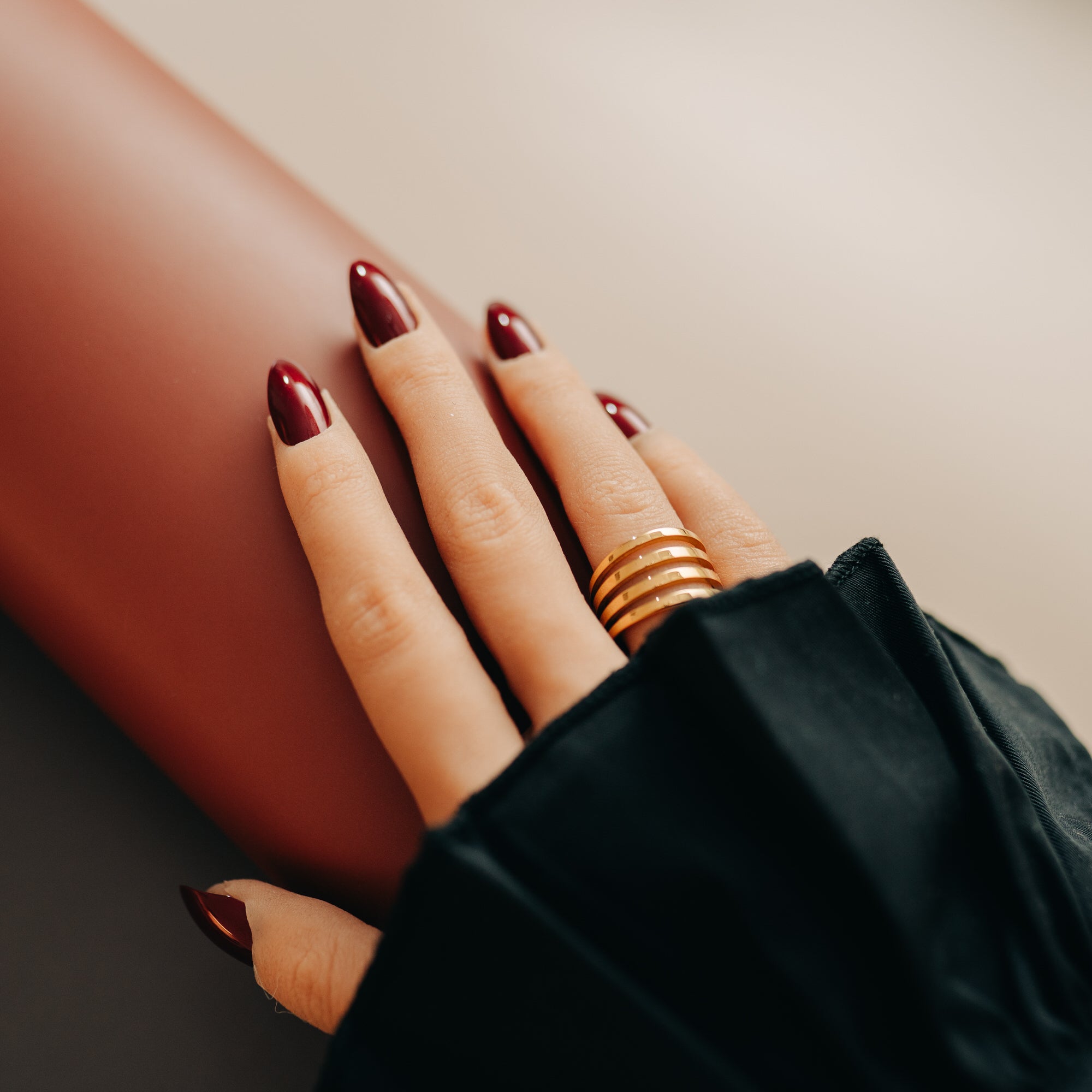 Ribbad guldpläterad ring