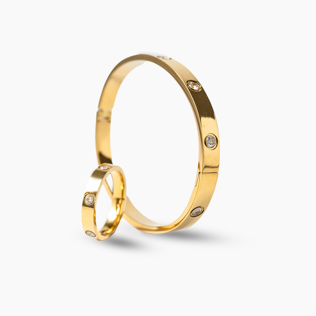 Ring med runda infattade kristaller