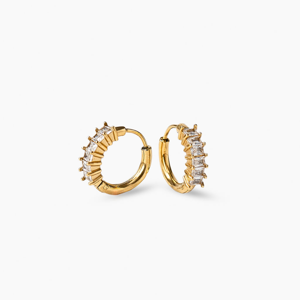 Hoops örhängen med zirconia stenar