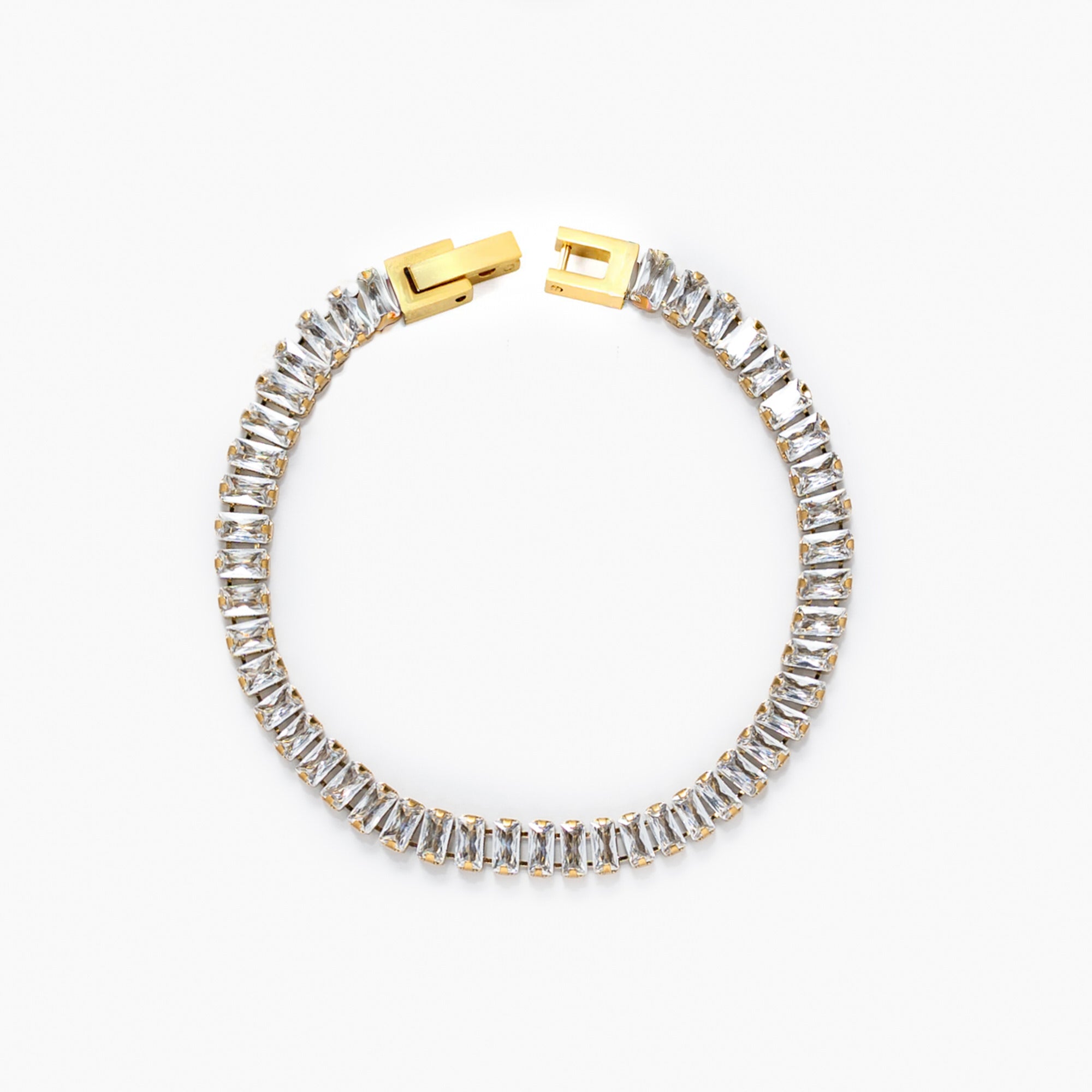 Klassisk armband med rektangulära zirconia stenar