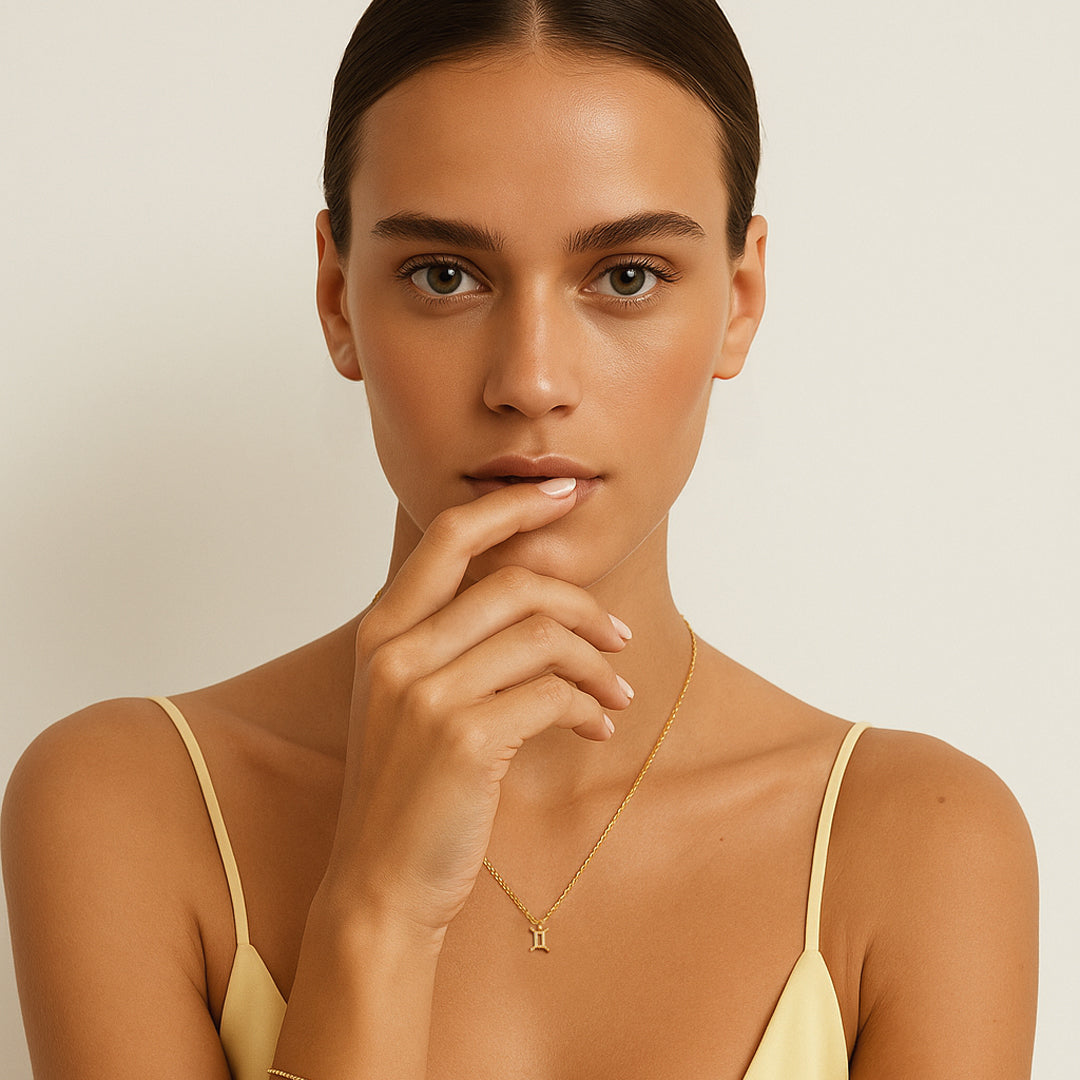 Halsband med zodiak-hänge med kristaller