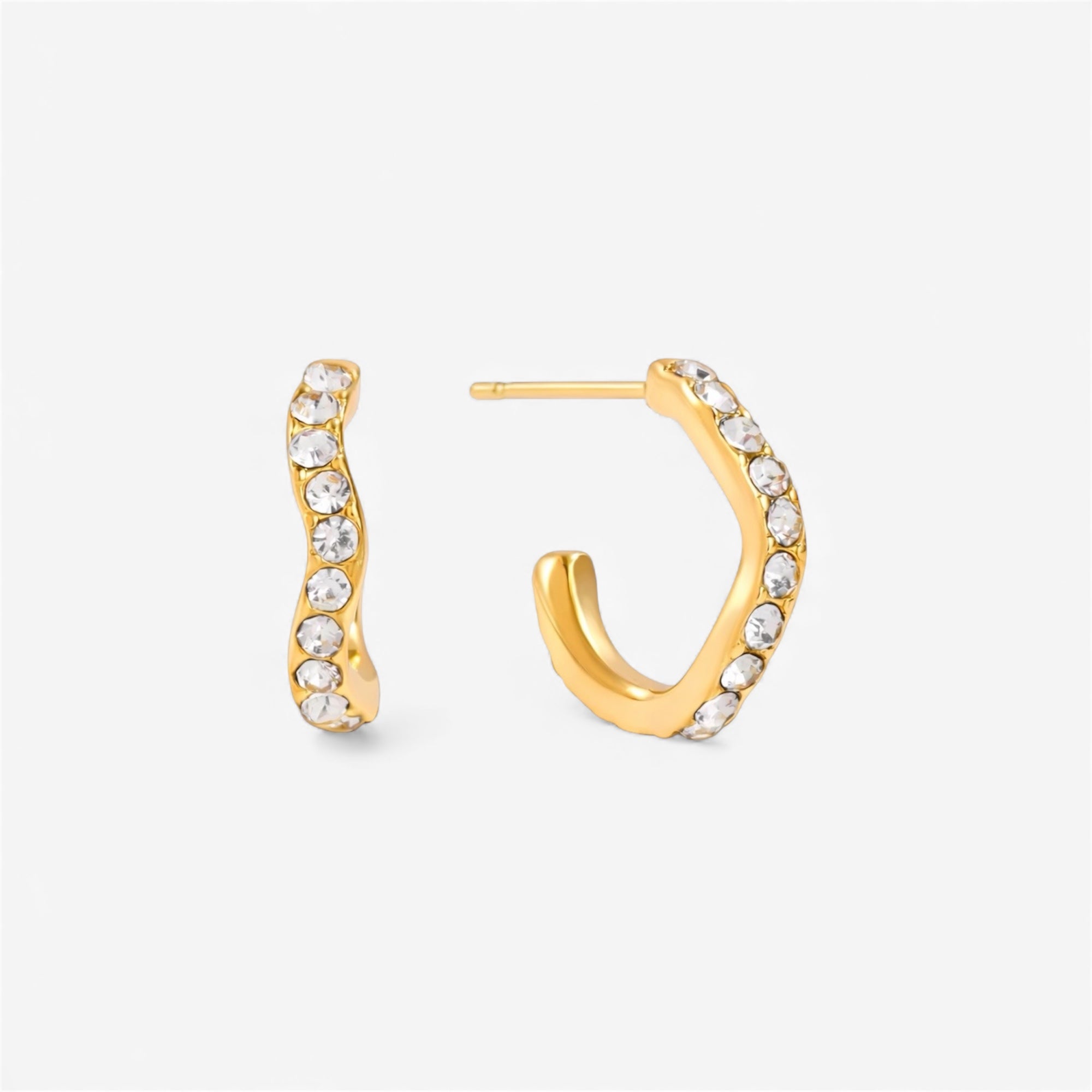 Örhängen i rostfritt stål med cubic zirconia stenar. PVD-behandlad 