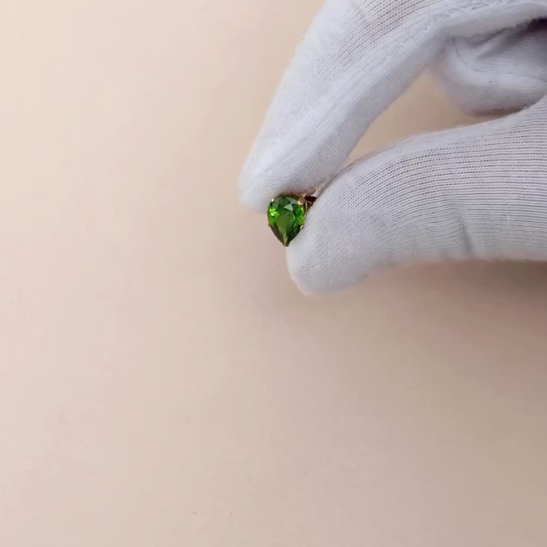 Kristallörhänge droppformade olivgrön